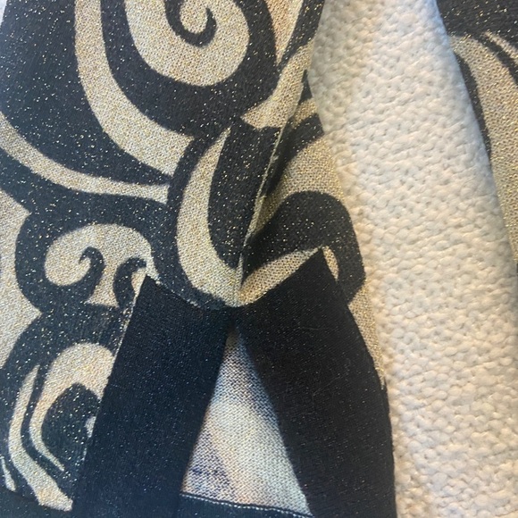 August Silk Shimmering Black and Cream V-Neck Sweater - Picture 5 of 5